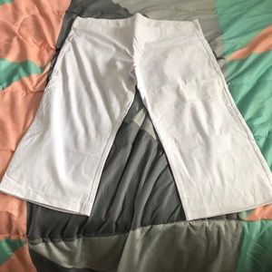 Maternity white Capris